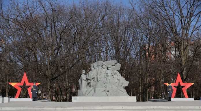 Митрополит Василий принял участие в торжественной церемонии, посвященной 82-й годовщине освобождения Краснодара