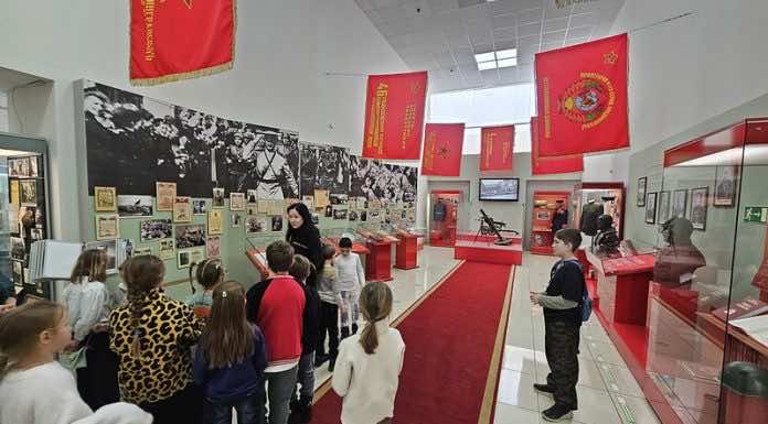 Ученики православной школы посетили музей имени Фелицына в преддверии Дня защитника Отечества