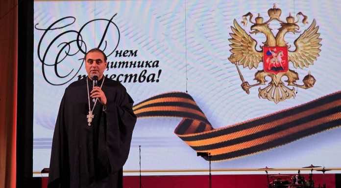 Благочинный посетил концертную программу «Слава и честь: память в ритме времени», посвященную Дню защитника Отечества