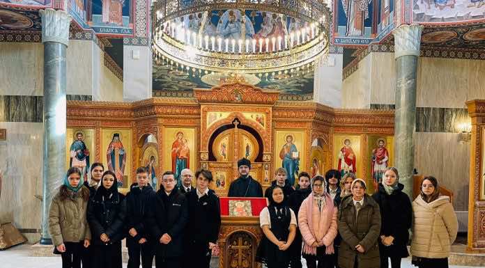 В храме великомученика Пантелеимона прошла экскурсия для казачьего класса