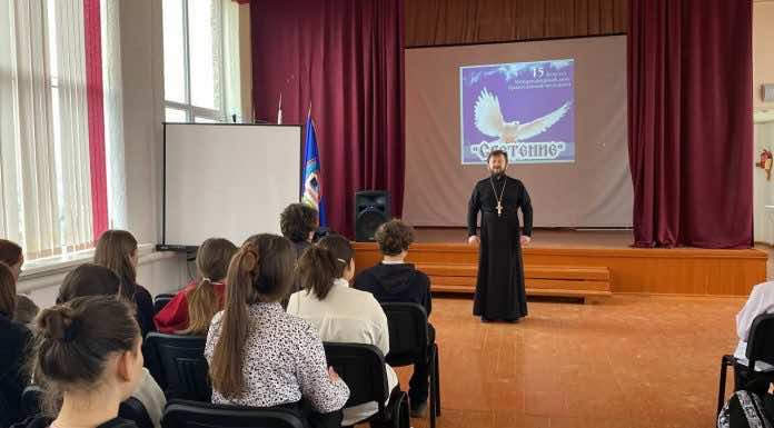 Настоятель храма Пресвятой Богородицы «Всех Скорбящих Радость» ст. Ивановской встретился с молодежью