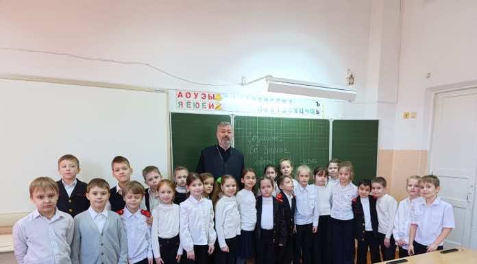 Иерей Евгений Ромазев провел урок духовности в краснодарской школе