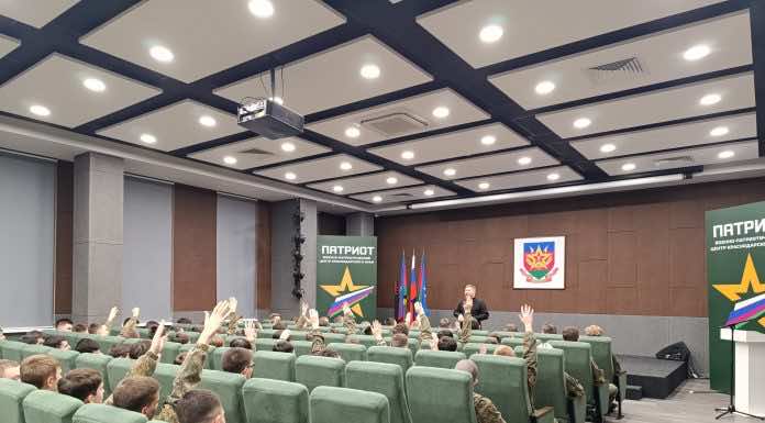 В центре «Патриот» прошла встреча со священнослужителем