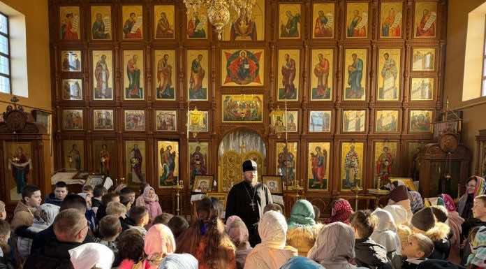 Школьники побывали в храме святителя Николая станицы Северской