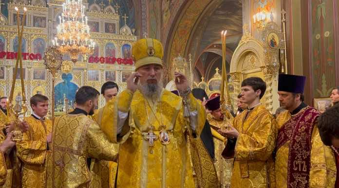 Митрополит Василий совершил всенощное бдение в Свято-Троицком соборе