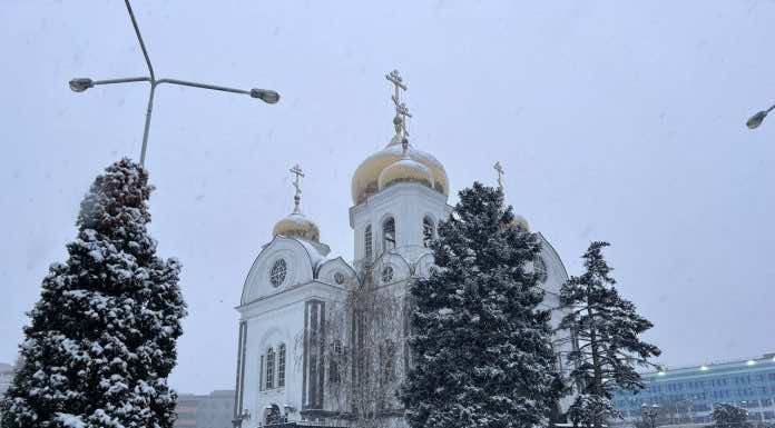 В Неделю о блудном сыне митрополит Василий совершил Литургию в Александро-Невском соборе