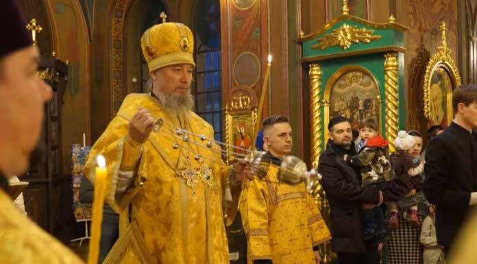 Митрополит Василий совершил всенощное бдение в Свято-Троицком соборе