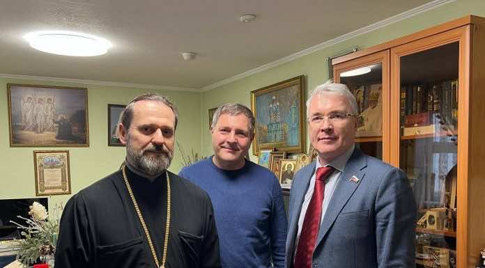 Депутаты Государственной Думы и ЗСК посетили храм святого Духа в рамках подготовки к строительству православной гимназии