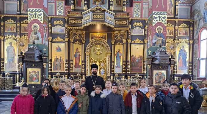 В храме Святого Духа прошла экскурсия для школьников