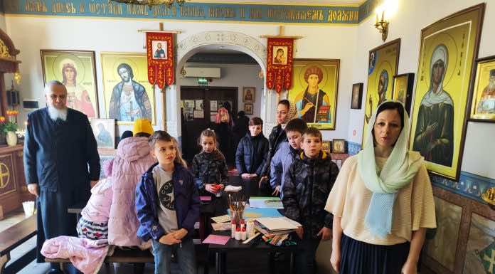 В храме Всех Святых прошел мастер-класс для детей, посвященный Дню православной книги