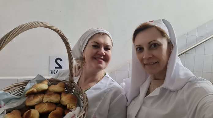 Молодежь и сестры милосердия храма преподобного Сергия Радонежского провели праздничную акцию