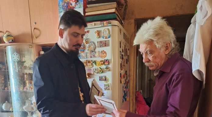 Священник совместно с сотрудниками кризисного центра провели патронаж семей, находящихся на учёте