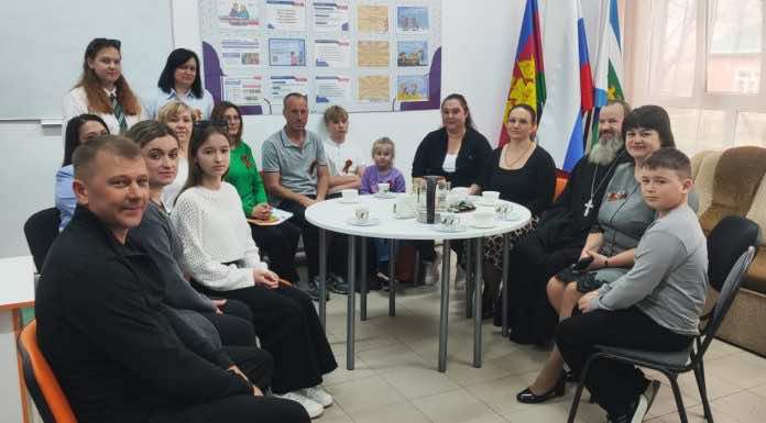 Священник посетил встречу представителей школ-побратимов, приуроченную ко Дню воссоединения Крыма с Россией