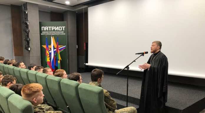 В центре «Патриот» священник рассказал подросткам о рисках увлечения компьютерными играми