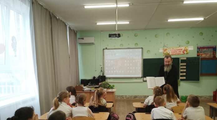 Иерей Сергий Коваленко провел уроки основ православной культуры для школьников села Михайловского