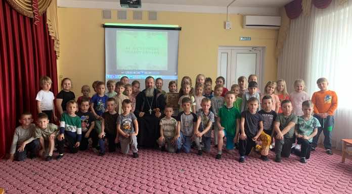 Священник рассказал воспитанникам детского сада о подвиге 40 Севастийских мучеников