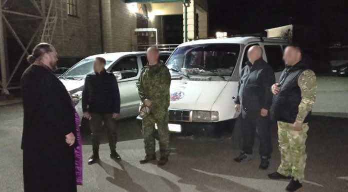 В Горячем Ключе благочинный благословил колонну с гуманитарным грузом