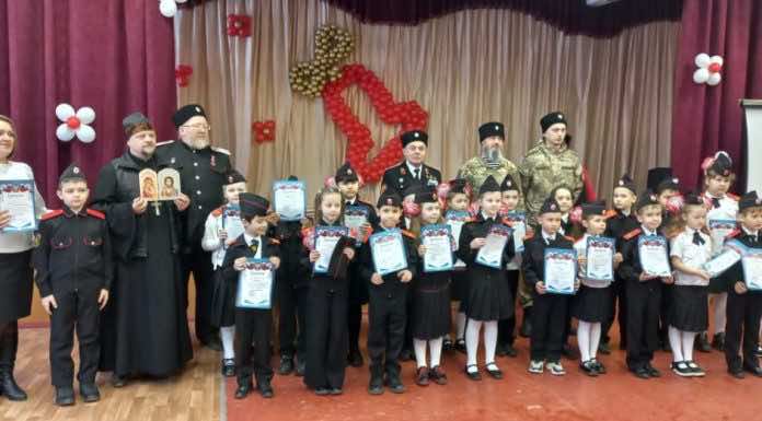 Священник принял участие в церемонии посвящения в казачат