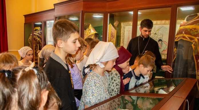 В Свято-Троицком соборе и семинарии прошла экскурсия для школьников