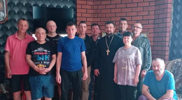 Иерей Андрей Овчинкин посетил центр помощи людям, страдающим зависимостями