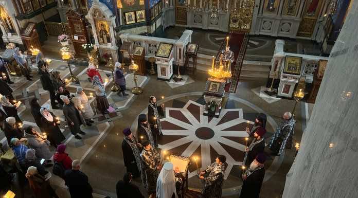 Чтение третьей части канона Андрея Критского митрополит Василий совершил в Александро-Невском войсковом соборе Краснодара