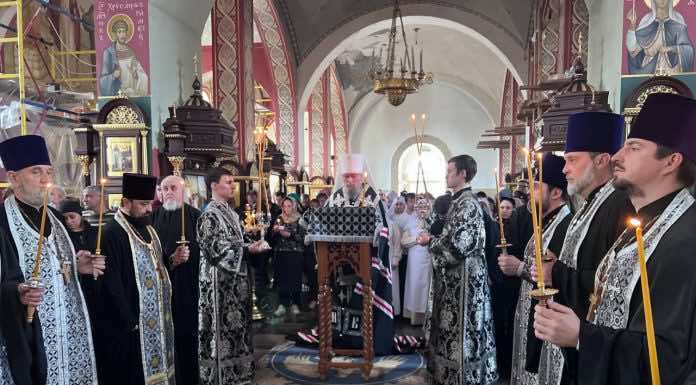 Митрополит Василий совершил Великое повечерие с чтением Покаянного канона в храме Святого Духа Краснодара