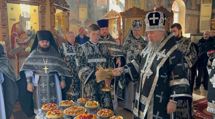 Митрополит Василий совершил Литургию Преждеосвященных Даров в храме Рождества Христова Краснодара