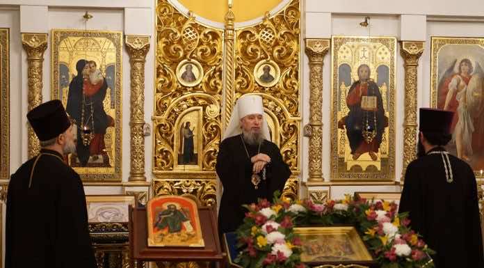 Митрополит Василий совершил Всенощное бдение в канун Недели Торжества Православия в храме Благовещения Пресвятой Богородицы Краснодара