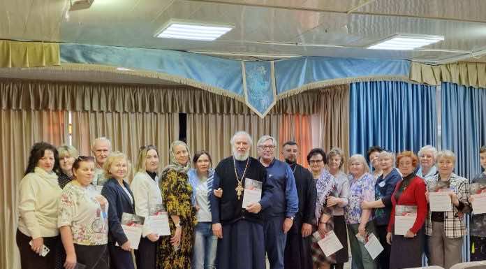 Волонтерская группа «Покровские ласточки»и настоятель храма Покрова Пресвятой Богородицы получили благодарственные письма з