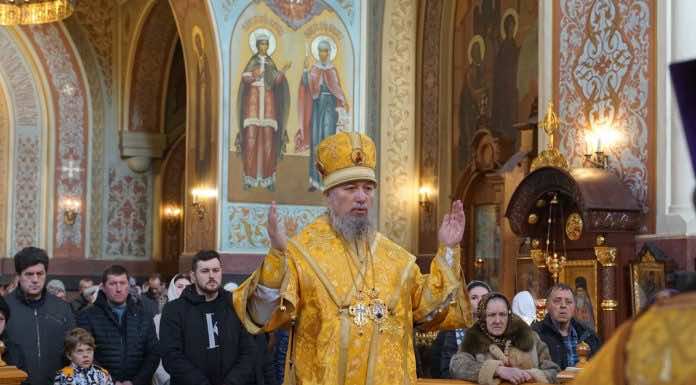 В Прощеное воскресенье митрополит Василий совершил Божественную литургию в Свято-Екатерининском соборе Краснодара