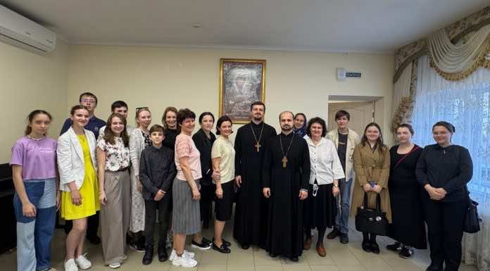 Научные сотрудники библиотеки имени А. С. Пушкина повели в храме Святого Духа лекцию «Евангелие глазами художников»