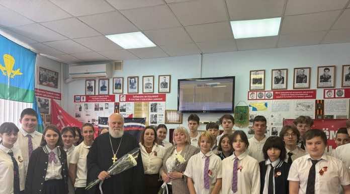 Священник провел встречу со школьниками в Музее Боевой Славы