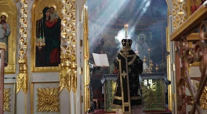 В Великую среду митрополит Василий совершил Литургию Преждеосвященных Даров в Свято-Троицком соборе г. Краснодара