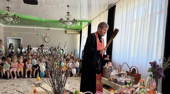Священнослужители 14-го Динского благочиния накануне Светлого Христова Воскресения посетили детские сады
