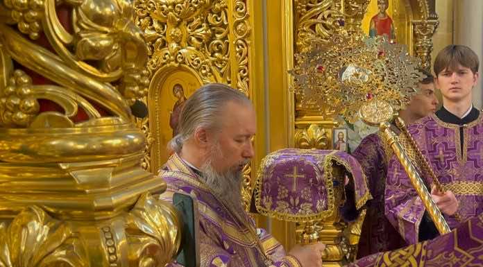 В Великий Четверг митрополит Василий совершил Божественную литургию в Свято-Екатерининском кафедральном соборе Краснодара