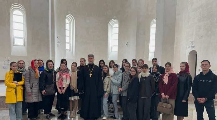 Студенты Кубанского государственного университета посетили Кирилло-Мефодиевский храм