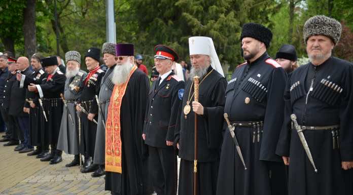 Митрополит Екатеринодарский и Кубанский Василий принял участие в мероприятиях, посвященных годовщине реабилитации казачества