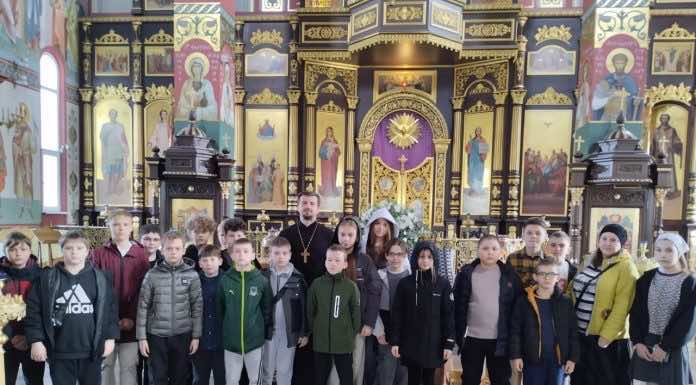 Юные казачата посетили храм Святого Духа
