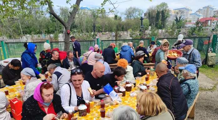 В храме Всех Святых прошла пасхальная благотворительная акция для нуждающихся