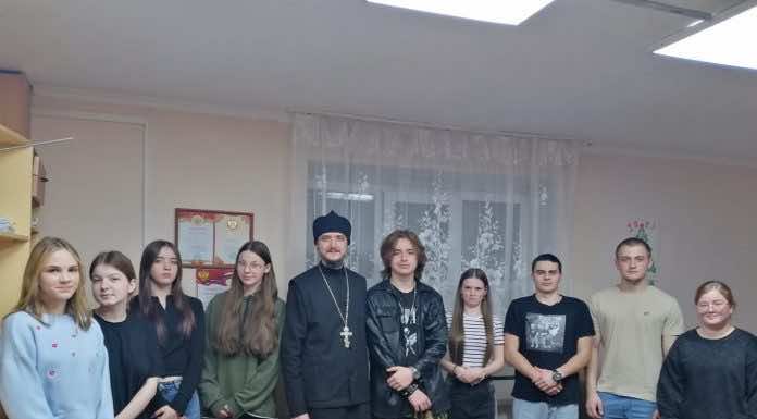 В молодежном клубе «Серафим» обсудили заповедь почитания родителей