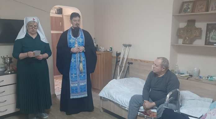 Подопечных геронтологического пансионата «Добрые сердца» поздравили с Благовещением Пресвятой Богородицы