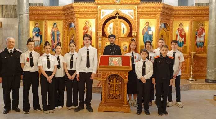 Казачата познакомились с историей и традициями православия в храме великомученика Пантелеимона