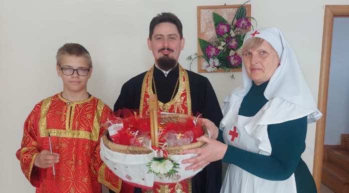 Подопечных геронтологического пансионата «Добрые сердца» поздравили с праздником Христова Воскресения