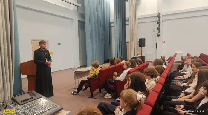 Иерей Андрей Гапотий провел беседу для учащихся общеобразовательной школы