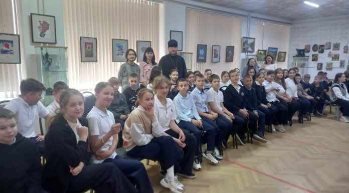 Священник встретился с учениками школы станицы Северской