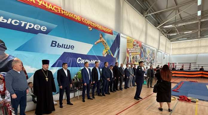 Священник благословил соревнования по ударно-борцовскому стилю