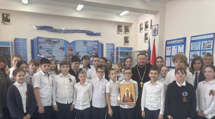 Иерей Виктор Рошко провел встречу с учениками школы № 98