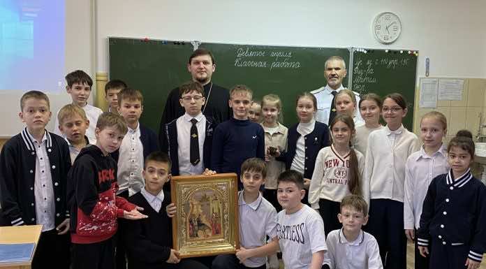 Иерей Герман Гайт провёл урок в казачьем классе