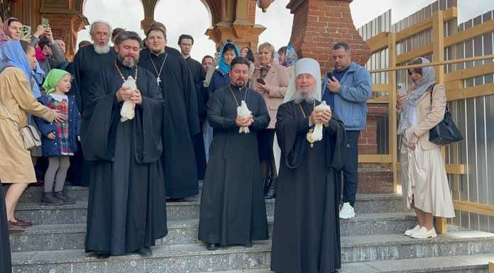 В праздник Благовещения Пресвятой Богородицы митрополит Василий совершил Божественную литургию в Свято-Троицком соборе г. Краснодара