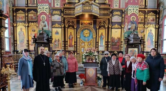 Участники клуба «Православный час» посетили храм Святого Духа